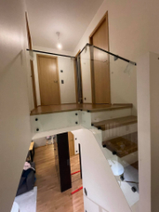 Luo turvallisuudentunnetta perheellesi tilaamalla lasiset portaiden kaiteet.