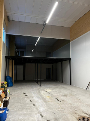 Sävytetty lasi auttaa luomaan yksityisyyttä.